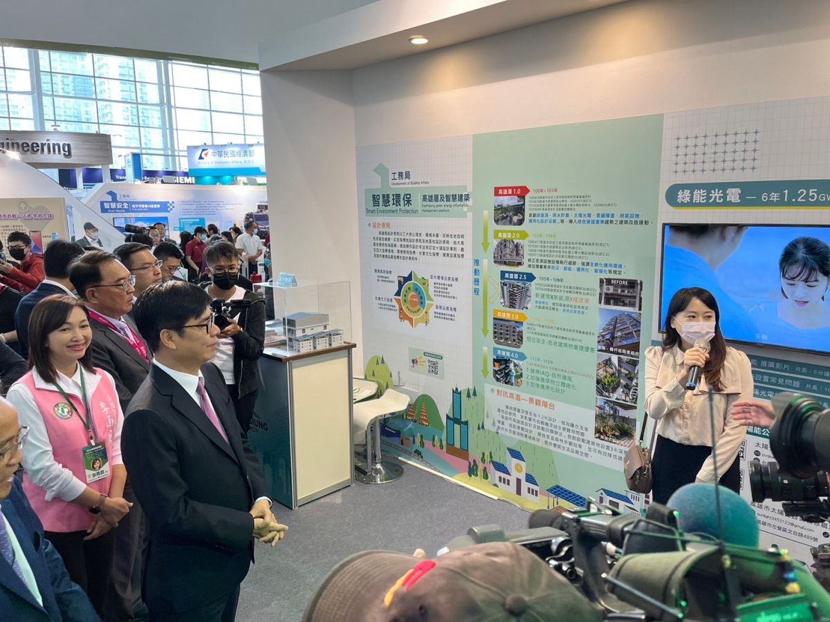 ▲陳其邁今天上午出席活動時針對高雄水情燈號今起轉為減量供水橙燈預告，興達電廠旁闢建海水淡化廠預計4月底完工，5月可併入自來水管。(圖／高市府提供)