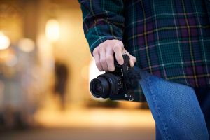 ▲Sony ZV-E1 號稱是全球最⼩巧、最輕量的全片幅可換鏡頭式 Vlog 相機。(圖／官方提供)