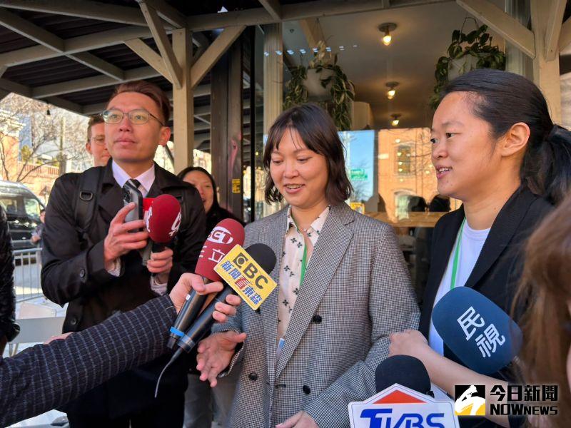 ▲雲海嚴選柑仔店創辦人林思妤、鄭衍莉與蔡英文座談後受訪。(圖/記者黃宣尹攝,2023.03.30)