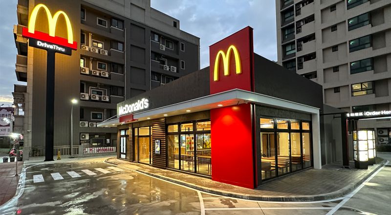 ▲「大全配」餐廳有得來速、外送取餐區、自助點餐、用餐區等。（圖／取自台灣麥當勞季報）