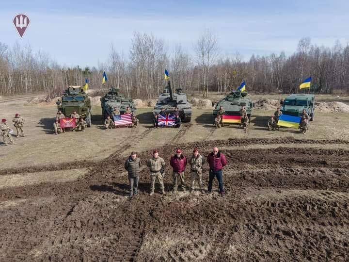 ▲烏克蘭收到西方各國援助的裝甲車輛。(圖／翻攝自烏克蘭國防部臉書)