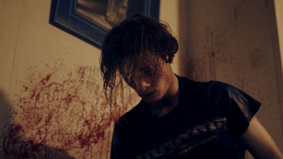 ▲《詭樓》劇情描述150人被關在大樓裡，理智線斷裂的人們開始失序。（圖／威視電影提供）