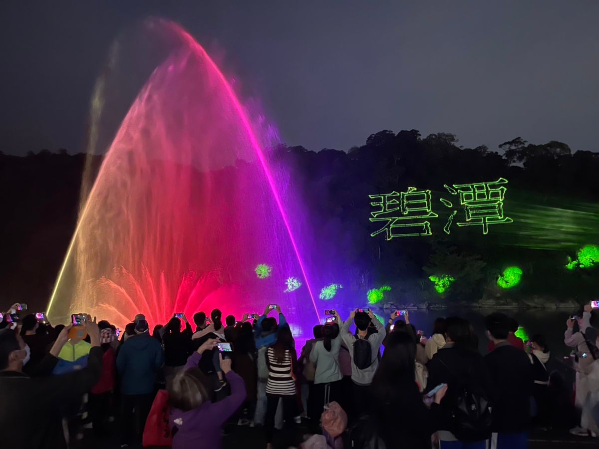▲2023碧潭水舞秀今（31）日盛大開展！開幕秀呈現新店不同風貌。（圖／記者汪睿琦攝）