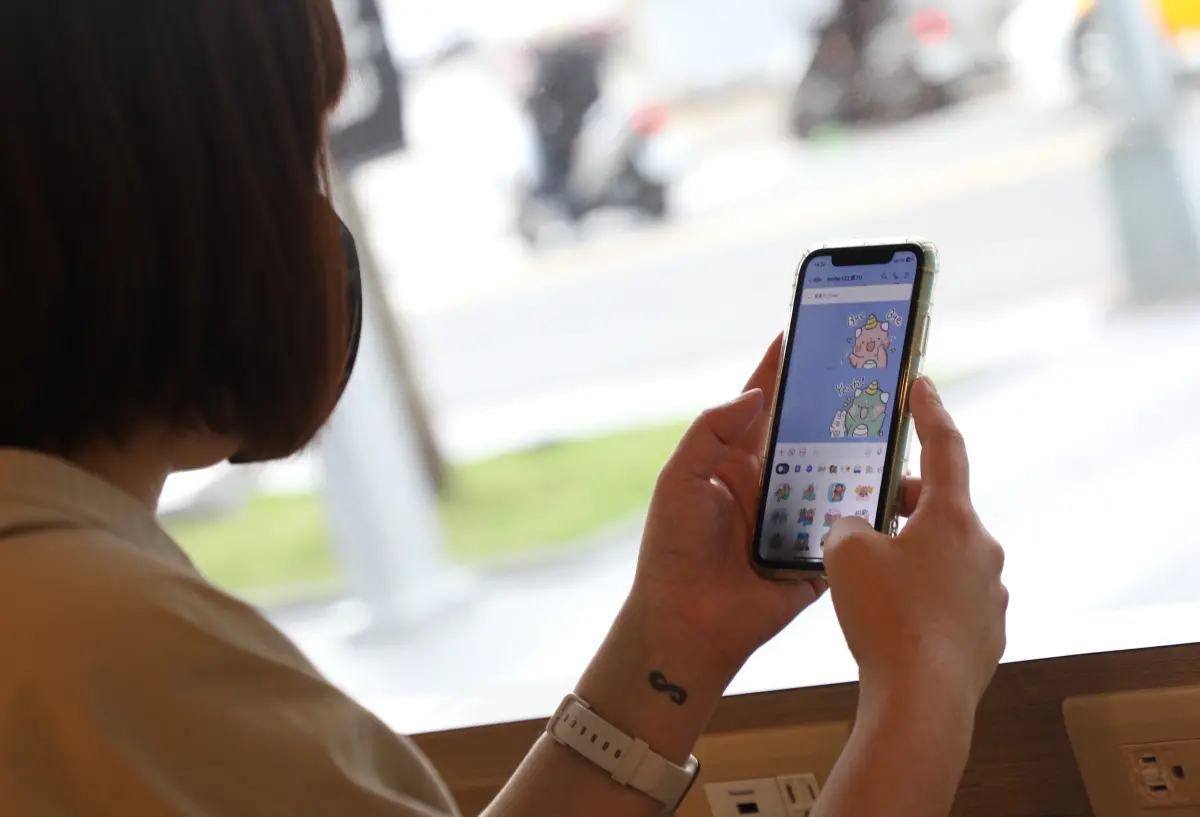 ▲近日就有大陸人指出，台灣人不僅喜歡把「蛤」當口頭禪，更愛把「用」當成整句話的動詞，去替換本該出現的動詞，讓他們相當不解。（示意圖／NOWnews攝影中心）