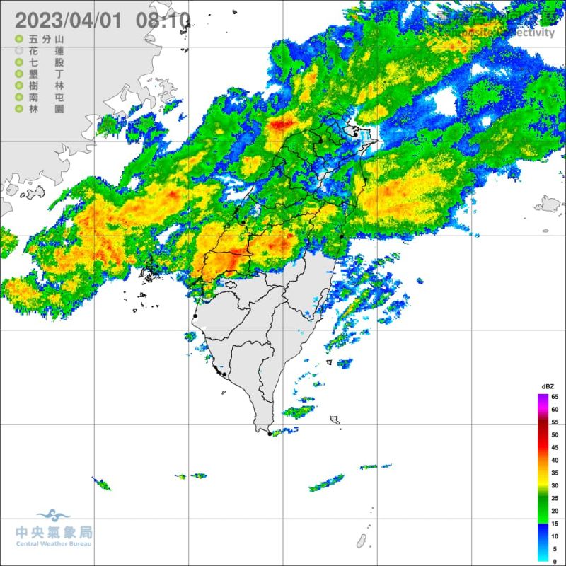 ▲根據雷達顯示圖來看，整個台灣2/3全籠罩在雲雨帶之下，各地也陸續傳出大雨情況。（圖／翻攝自台灣颱風論壇｜天氣特急）