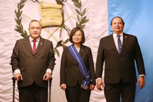 瓜地馬拉總統設國宴款待　蔡英文獲頒五火山勳章
