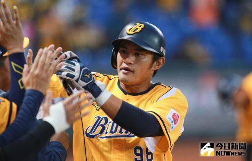 中職／岳東華失誤太頻繁？兄弟總教練平野惠一緩頰：也有很多美技
