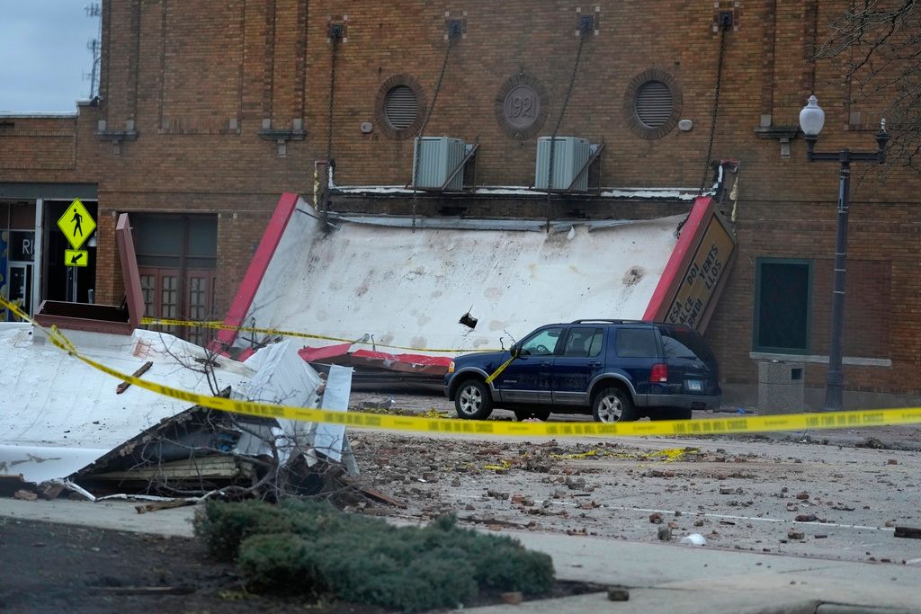 ▲阿肯色州首府小岩城和鄰近城鎮遭強烈龍捲風重創。（圖／美聯社／達志影像）