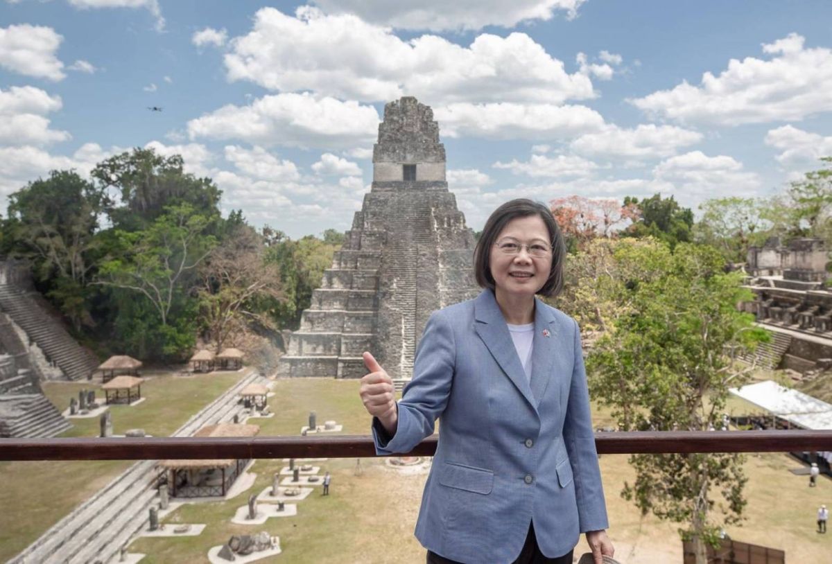 ▲ 蔡英文於瓜地馬拉親登馬雅文明遺址，喊話國人赴友邦旅遊、瞭解歷史。（圖／總統府提供）