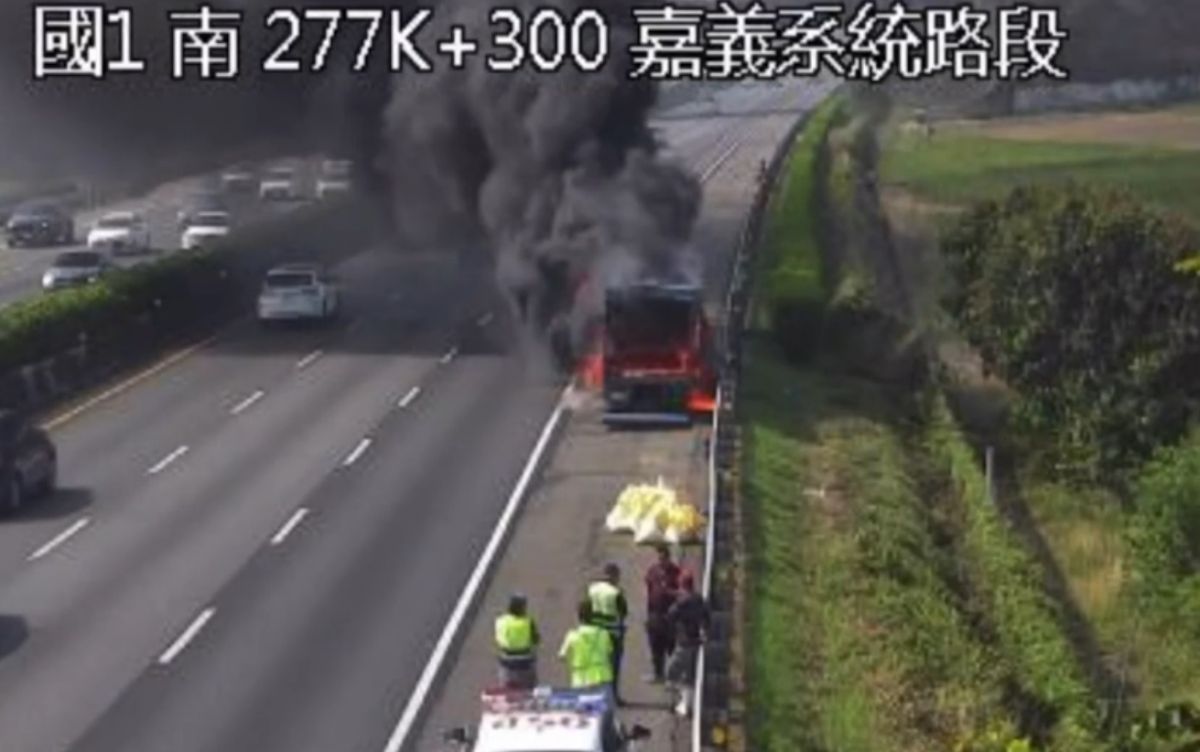 ▲國道1號南下276K、嘉義水上段，發生火燒車事故（圖／翻攝畫面）  
