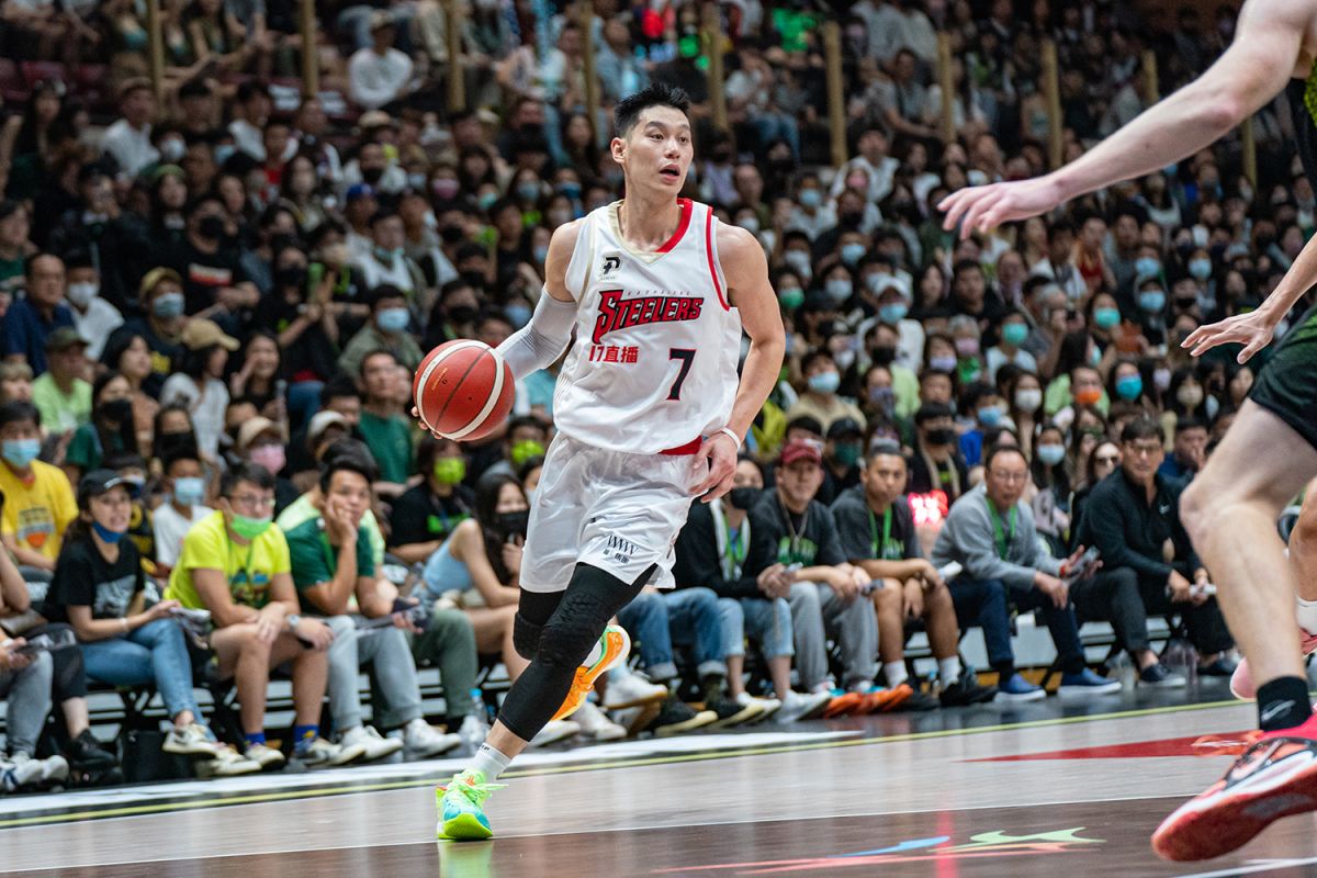 ▲高雄鋼鐵人今華裔球星林書豪今(2)日在對戰福爾摩沙台新夢想家的比賽，單場攻下25分16助攻7籃板，個人連兩場刷新聯盟助攻紀錄。（圖／PLG提供）