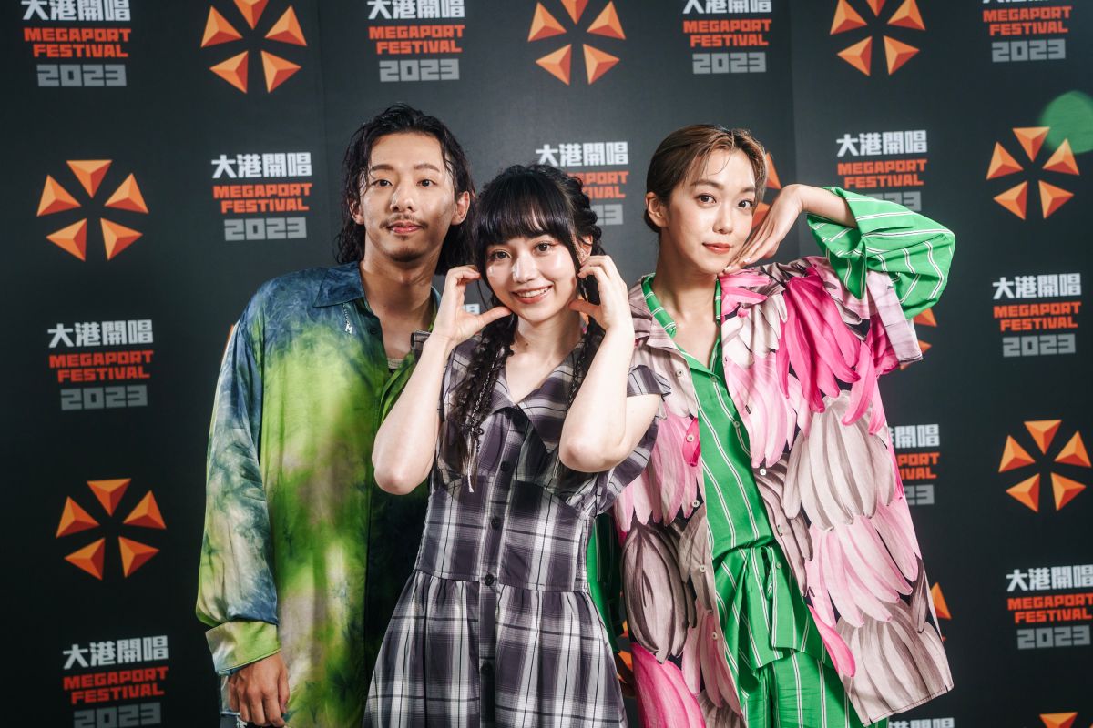 ▲大霈（右）自爆分手交往4年男友；今天大港的演出，大霈請來「圍棋女神」黑嘉嘉（中）當嘉賓。（圖／出日音樂提供）