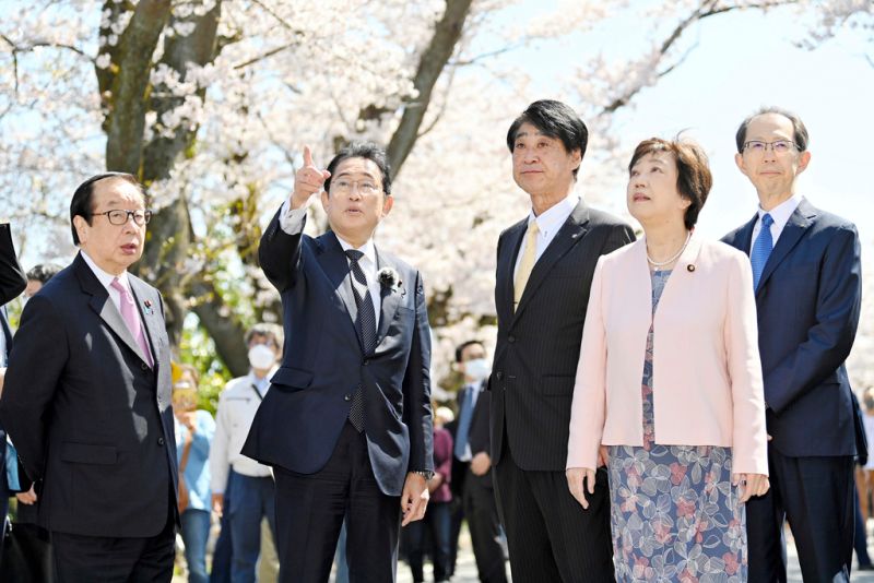 ▲日本首相岸田文雄參加富岡町開放儀式，這是最新解禁的福島事故管制區。（圖／美聯社／達志影像）