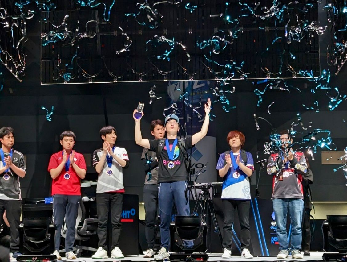 ▲2023杭州亞運即將開幕，台灣電競項目有望奪下許多獎牌，包括《快打旋風5》世界冠軍林立偉（Oil King）（中）也將出賽。（圖／EVO Japan 2023官方推特）