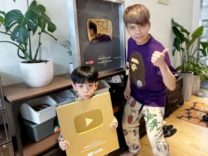 蔡桃貴太強！成台灣最年輕百萬YouTuber　收實體金盾嗨了

