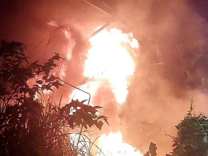 ▲基隆市深澳坑路上一處民宅，今天（4日）凌晨突然發生火災。（圖／翻攝畫面）