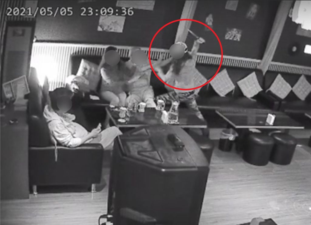 ▲林女疑因不滿人夫另結新歡，遂持菜刀衝到酒吧砍人。（圖／翻攝法學資料檢索系統）