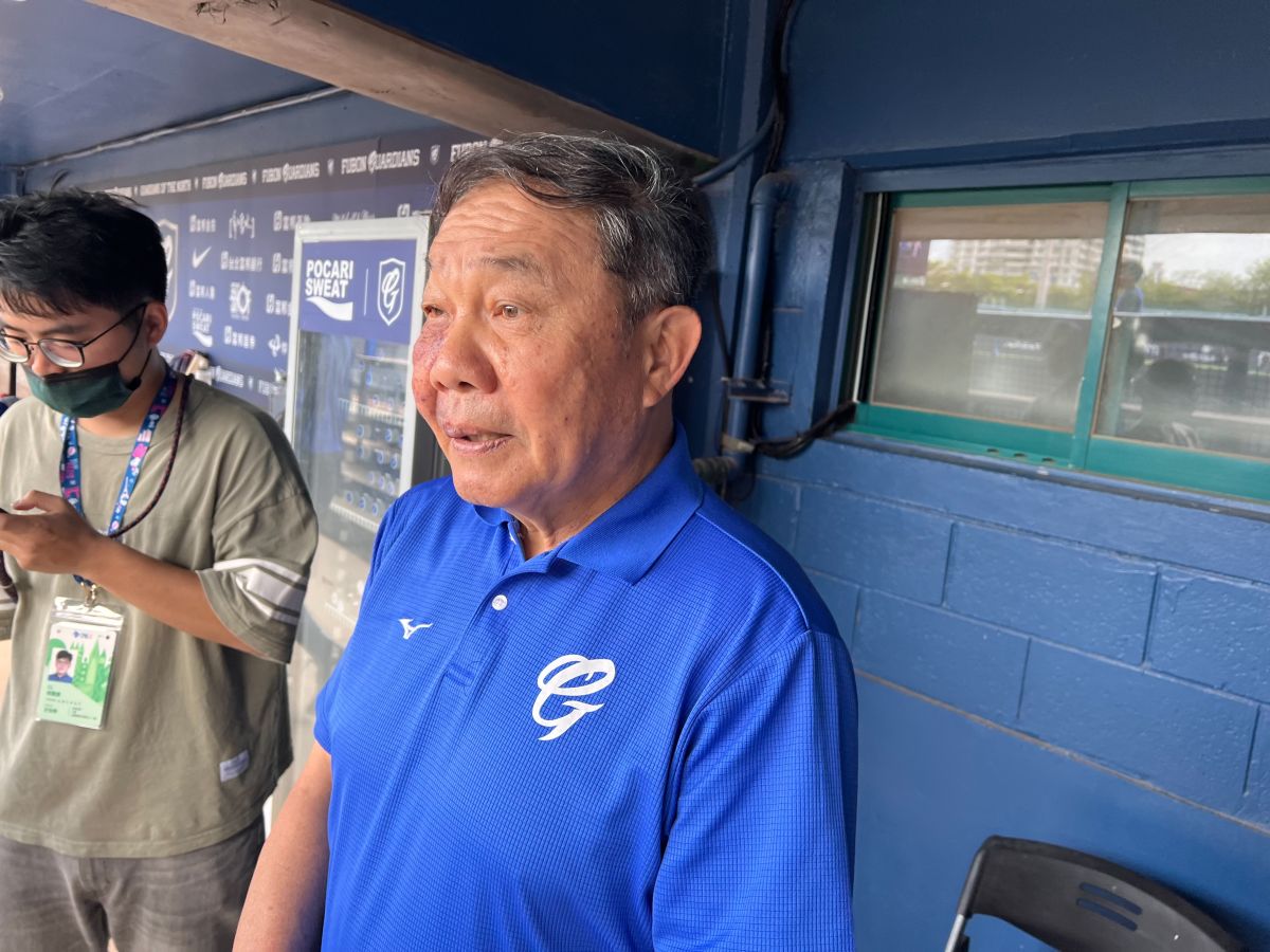 ▲富邦悍將領隊林華韋回應昨(3)日誤判懲處結果（圖／記者簡名杉攝）