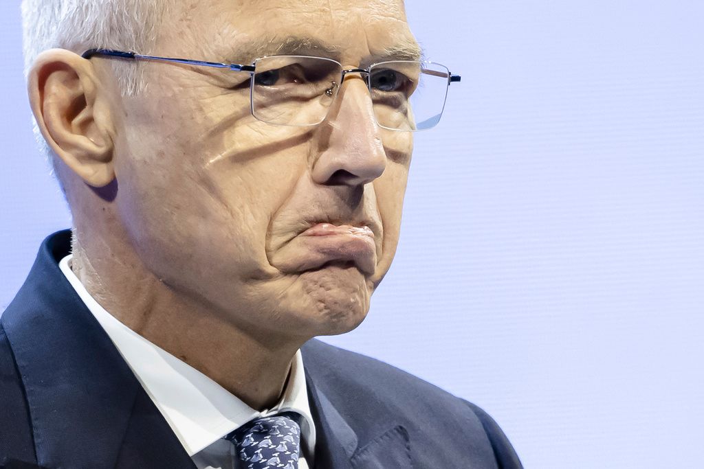 ▲瑞信董事長萊曼（Axel Lehmann）出席年度股東大會，向在場所有人致歉。（圖／美聯社／達志影像）