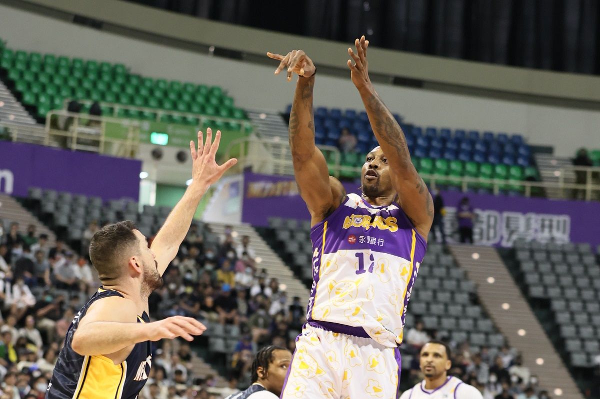 ▲T1聯盟超級巨星，桃園雲豹霍華德（Dwight Howard）主動說明「被扣薪」。（圖／T1聯盟提供）