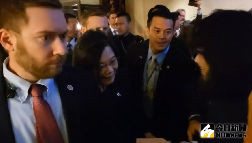 ▲蔡英文抵達洛杉磯，獲得僑胞熱烈歡迎。（圖／僑胞提供）