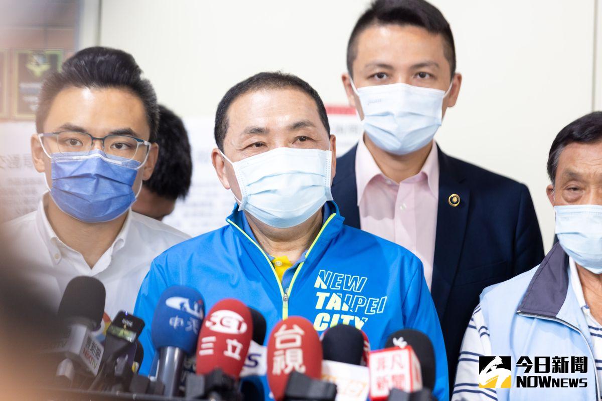 ▲侯友宜到淡水視察清明連假交通疏導及慰勞基層人員，對於郭台銘爭取參選總統 ，受訪說他的心願是大家團結在一起，努力的為國家、為台灣。（圖 ／記者吳嘉億攝，2023.04.05）