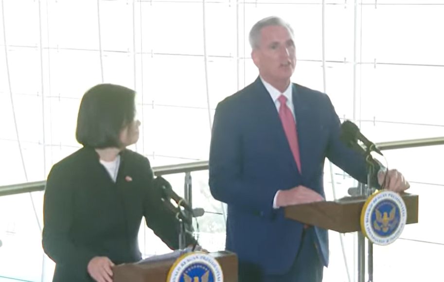 ▲麥卡錫與蔡英文在會晤後，一同發表談話。（圖／隨團媒體提供）