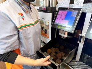 咖啡渣、統一超商 ▲今年推陳出新的永續行動中,台灣零售商龍頭統一超商透過回收門市咖啡渣,啟動一連串的「永續農場計畫」。(圖/統一超商提供)