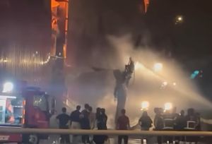▲經警消全力灌救,火勢於5小時後控制。(圖/屏東小鎮資訊) ▲經警消全力灌救,火勢於5小時後控制。(圖/屏東小鎮資訊)