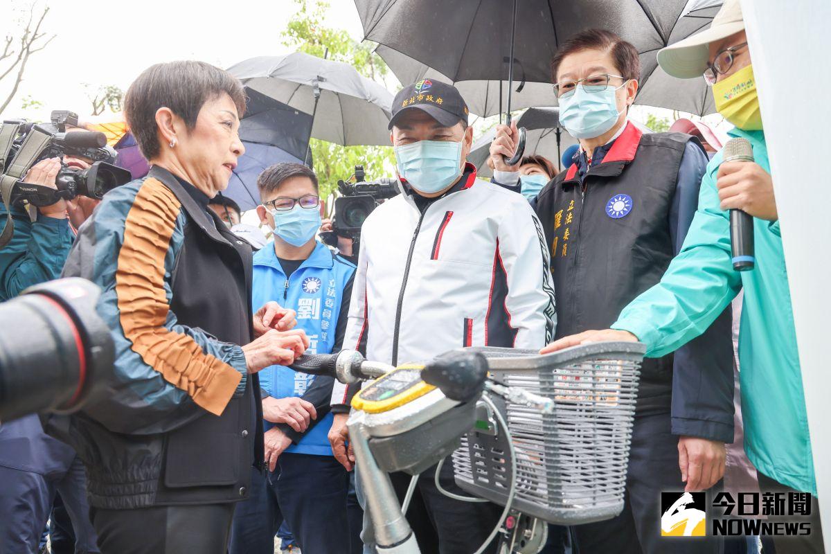 ▲侯友宜出席綠湖公園地下停車場暨生態公園啟用典禮，對於近日人事異動，說是按照升遷提拔新的女力。（圖 ／記者吳嘉億攝，2023.04.07）