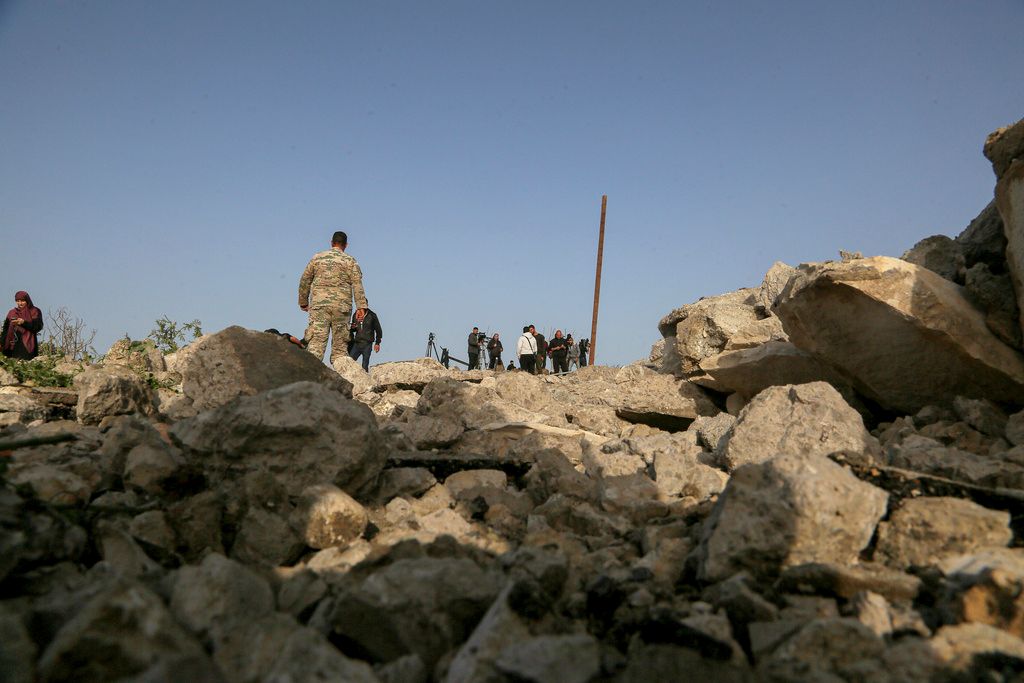 ▲以巴衝突持續，在雙方互相空襲後，今日以色列約旦河西岸佔領區又爆發槍擊案，2位以色列平民婦女死亡。圖為黎巴嫩境內被空襲後的景象。（圖／美聯社／達志影像）