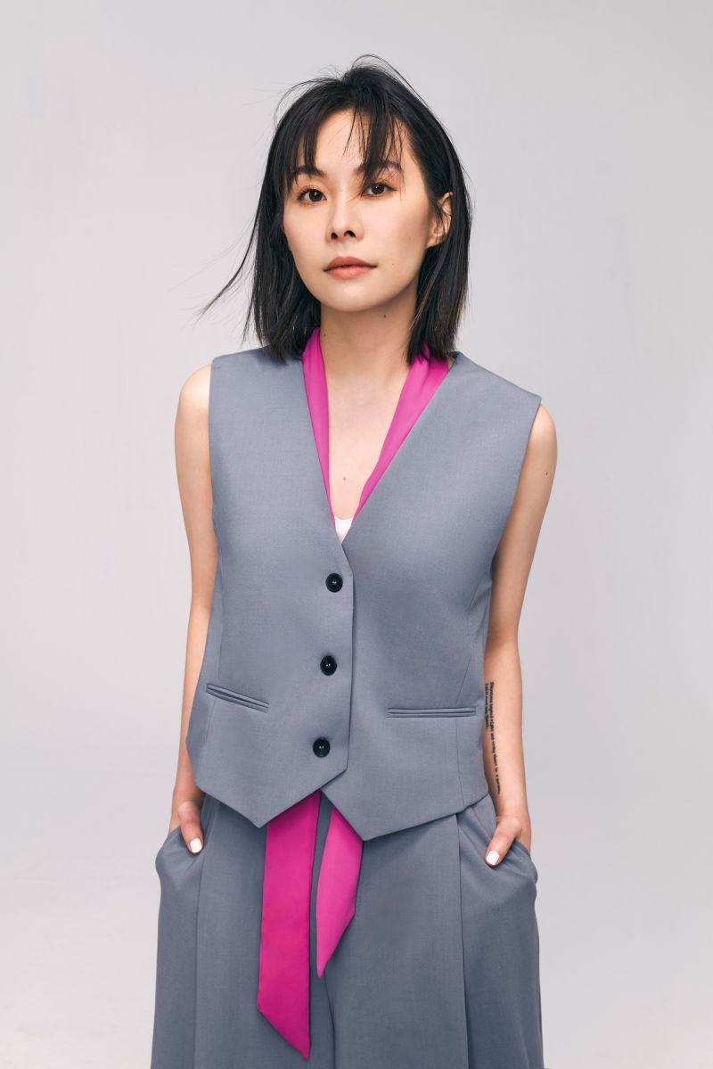 ▲鄭宜農2022年3月推出個人首張全台語創作專輯《水逆》,入圍第34屆金曲獎6項大獎。(圖/邊走邊聽有限公司提供)