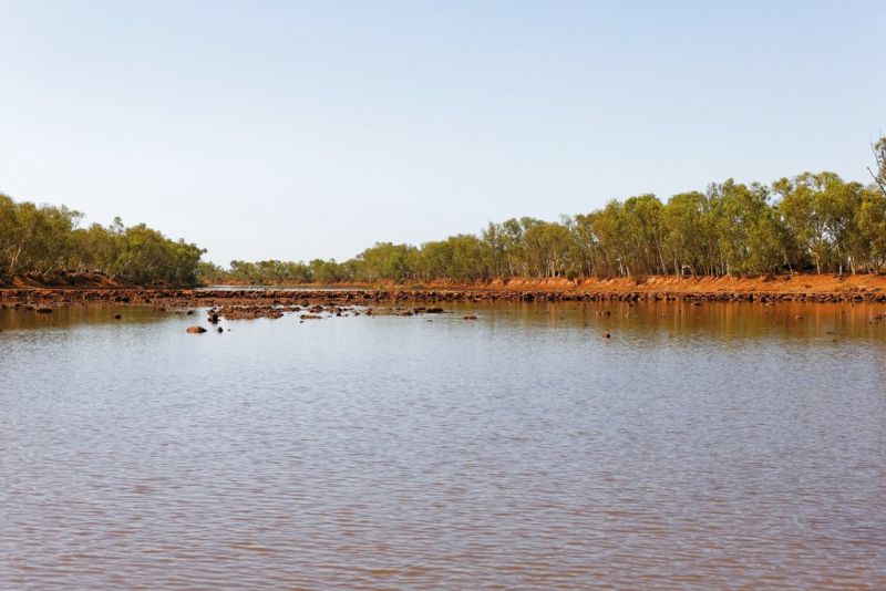▲澳洲礦業大亨沿著阿什伯頓河（Ashburton River）建造攔河堰，遭到法院拒絕。（圖／美聯社／達志影像）