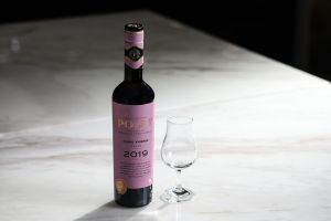 ▲艾比酷羅2019 PX雪莉酒，售價980元。（圖／業者提供）