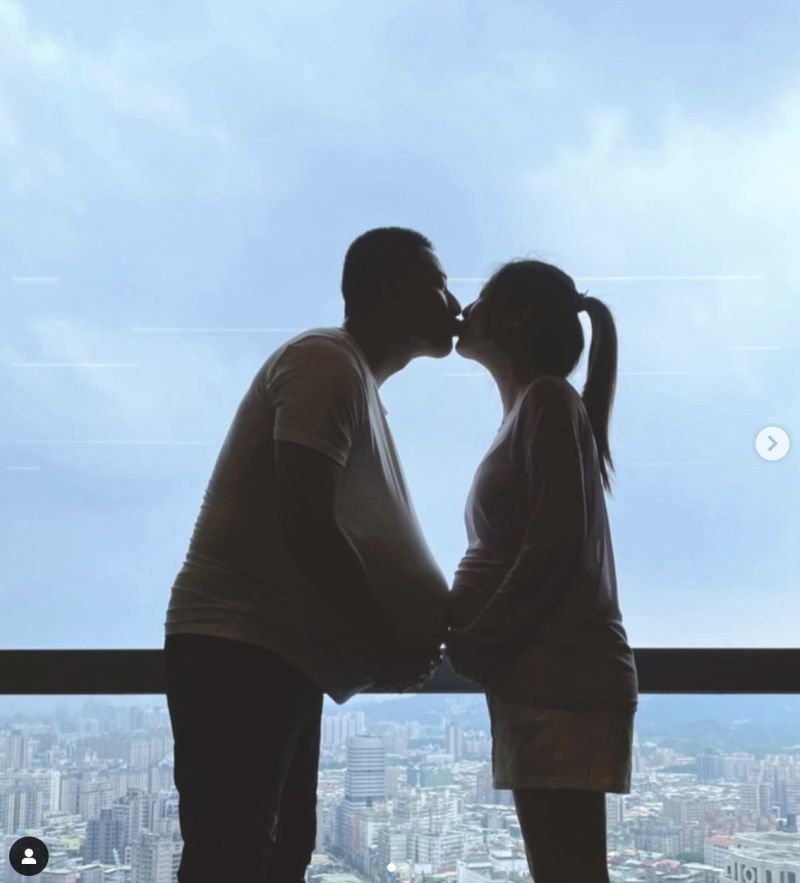 ▲周孝安（左）跟陳天仁（右）在結婚同年5月宣布懷孕喜事，並在10月迎來女兒。（圖／翻攝自IG＠tts0og）