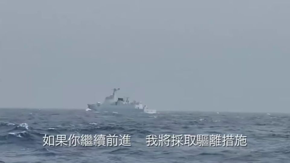 ▲海軍海巡「二對一」 驅離共艦舷號131太原艦。（圖／管碧玲臉書粉絲專頁）