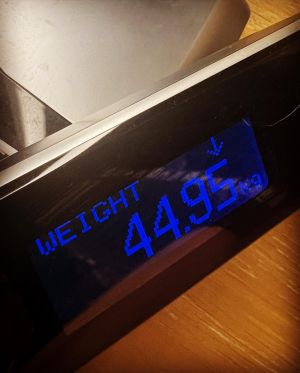 ▲賈靜雯曬出體重真實數字,不到45公斤。(圖/翻攝自賈靜雯IG) ▲賈靜雯曬出體重真實數字,不到45公斤。(圖/翻攝自賈靜雯IG)