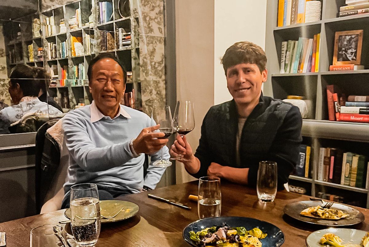 ▲鴻海創辦人郭台銘今（9）日在臉書曬出與OpenAI的CEO Sam Altman共進晚餐照片，並強調爭取提名參選總統，就是為了要追求和平繁榮、以科技立足世界的台灣。（圖／擷取自郭台銘臉書）