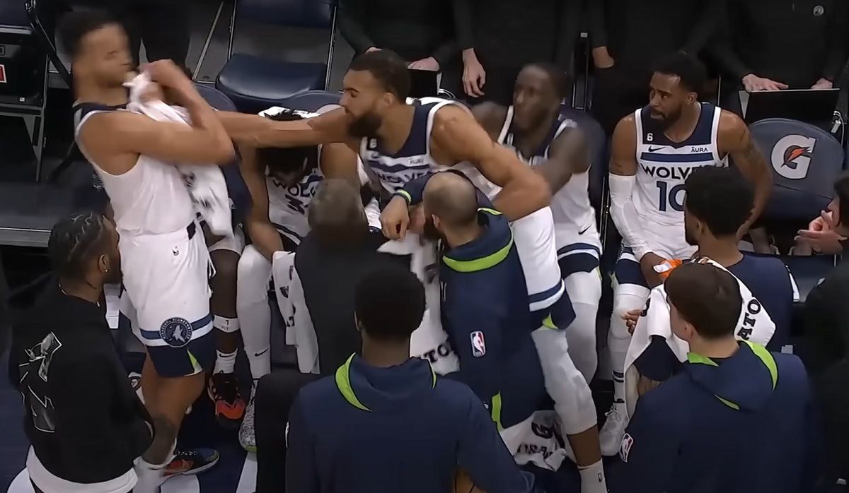▲灰狼發生內鬨，Rudy Gobert對Kyle Anderson揮拳。（圖／翻攝自YouTube）