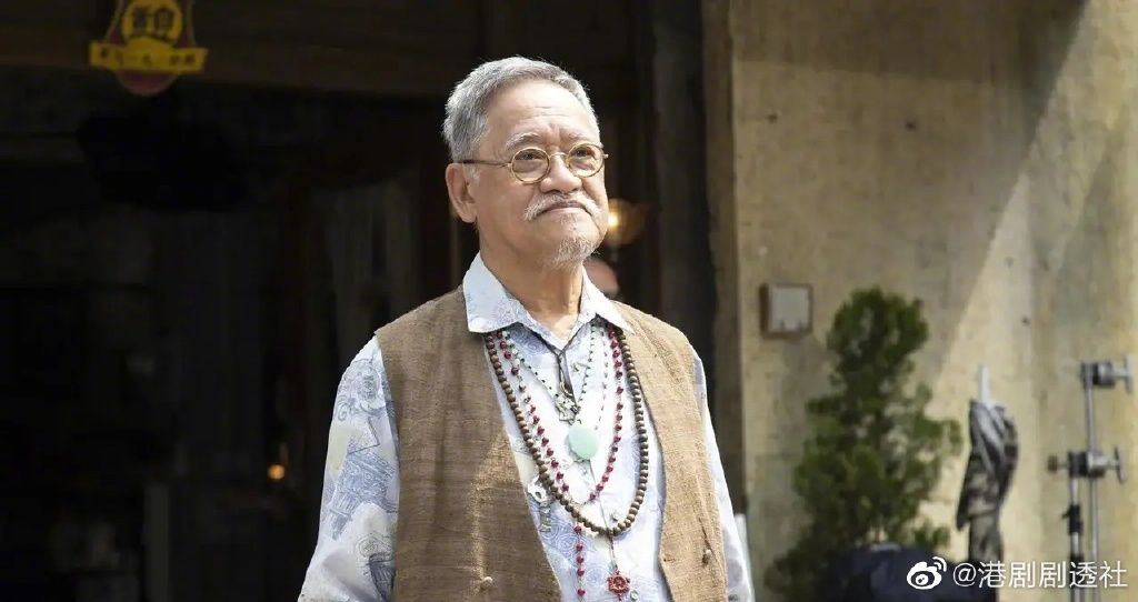 ▲港星吳耀漢生前受洗腎所苦，1天要洗腎4次。（圖／翻攝自微博）