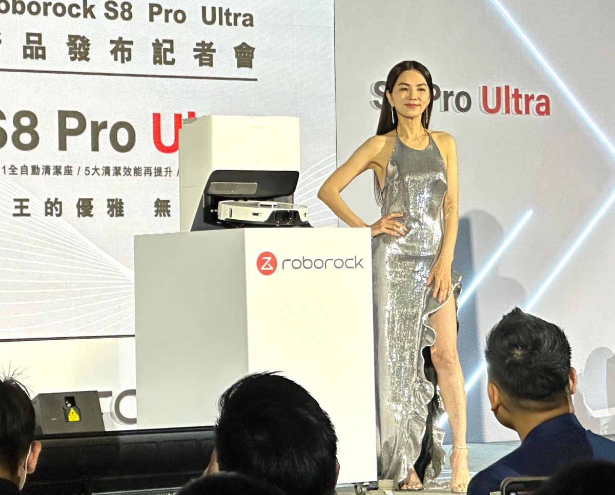 ▲Ella出席石頭科技掃地機器人記者會，會中也大讚新機是幸福神機。(圖／記者周淑萍攝)