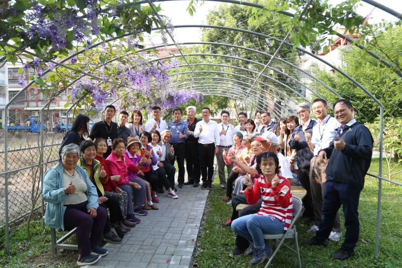 ▲嘉義市長黃敏惠率團參訪培桂堂、新港素園等地。（圖／嘉義市政府）