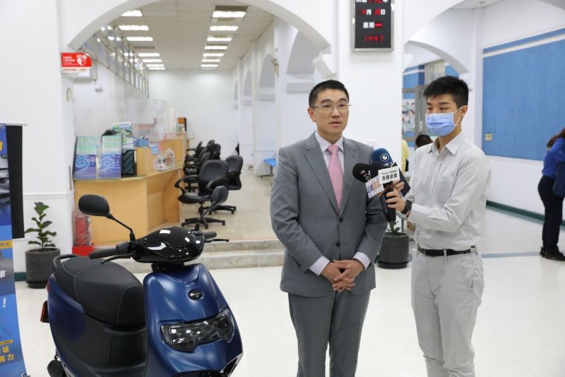 ▲針對青年電動機車政策,謝國樑受訪表示會努力和議會溝通,在年中的追加減預算中給予支持。(圖 /基隆市政府提供)