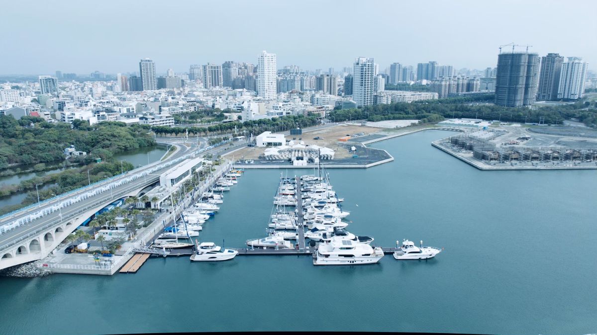 ▲行政院去（2022）年通過交通部提報的「遊艇泊區整體發展計畫」，總經費5.51億元，將持續擴大建設遊艇泊位並規劃周邊發展。（示意圖／航港局提供）