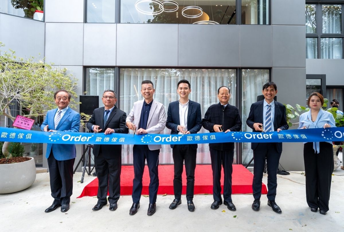▲歐德集團董事長陳國都(左三起)、竹北市市長鄭朝方、台灣省諮議會諮議長鄭永金、清華大學丘宏昌教授等多位貴賓蒞臨歐德竹北旗艦店開幕。(圖／品牌提供)