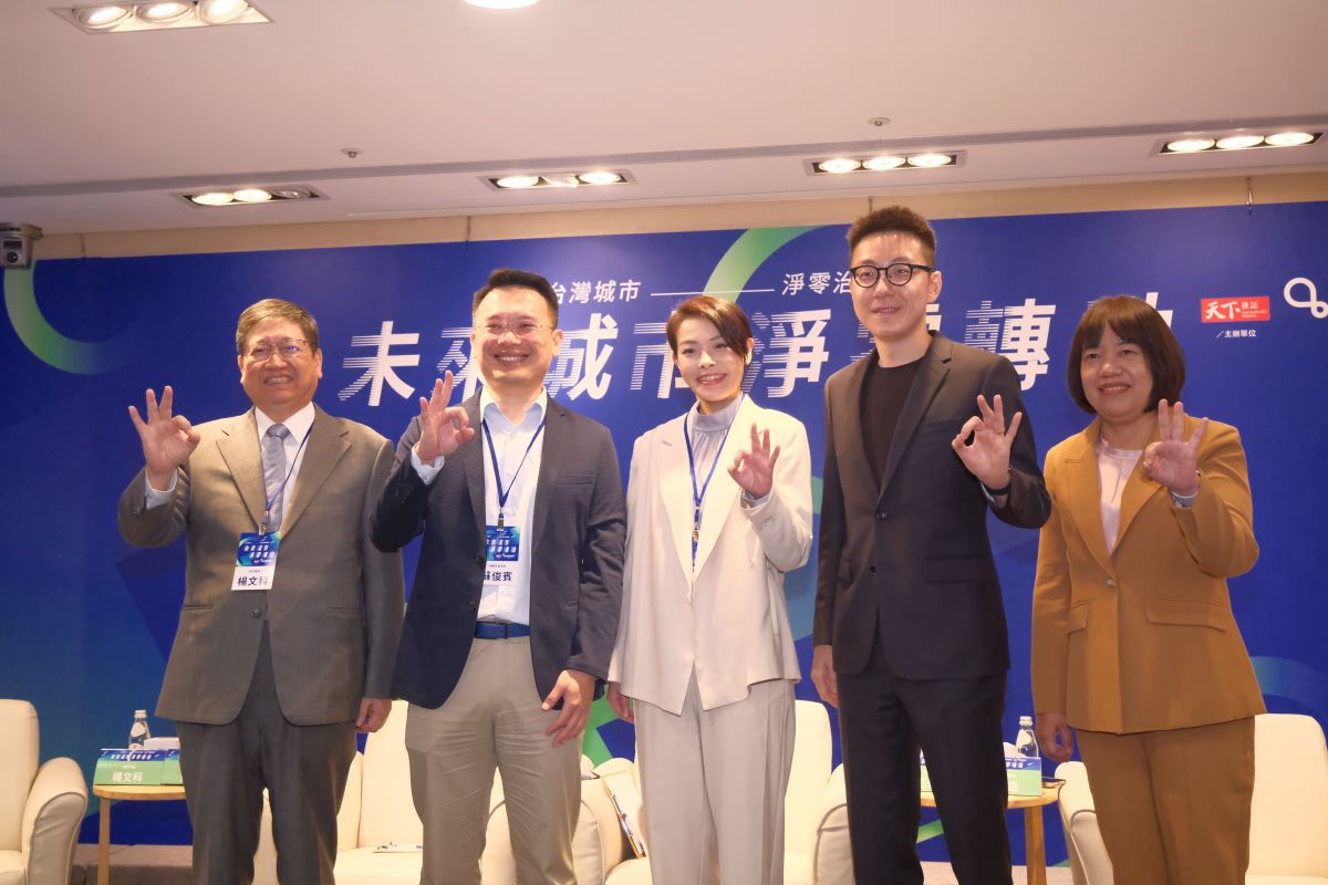 ▲新竹縣長楊文科、新竹市長高虹安、桃園市副市長蘇俊賓以及Gogoro台灣總經理姜家煒等人均出席，針對「城市綠色運輸的佈局與挑戰」議題進行對談。（圖／新竹縣政府提供）