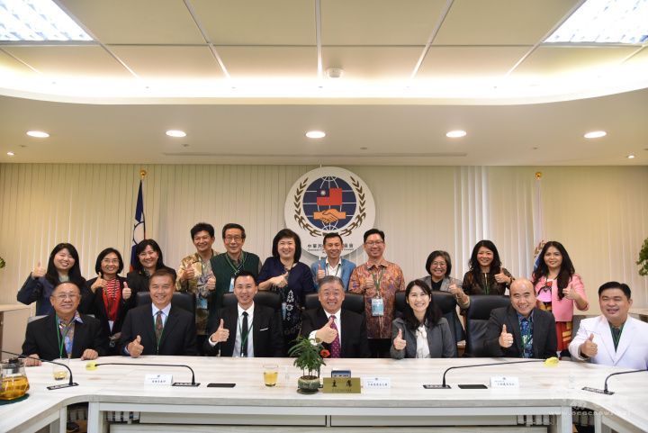 ▲「2023年印尼蘇北地區初高中校長參訪團」拜會僑委會。（圖／僑委會）