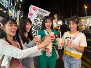 ▲樂天女孩韓國女神李多慧大啖台灣美食逛夜市。(圖/樂天提供) ▲樂天女孩韓國女神李多慧大啖台灣美食逛夜市。(圖/樂天提供)