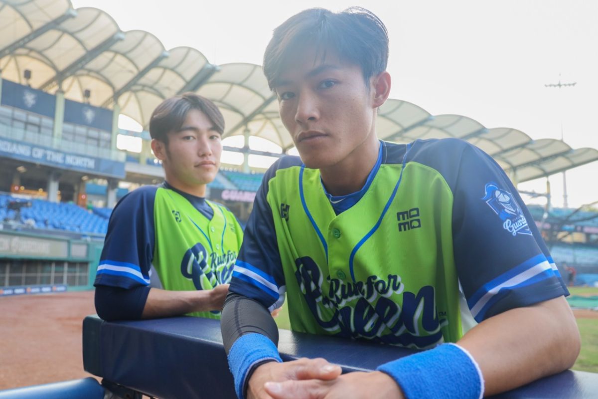 ▲李宗賢、劉俊豪穿上「Run For Green™ 環保主題球衣。（富邦提供）