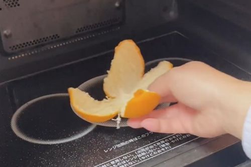 ▲日本主婦教如何把橘子皮變成清潔好物。（圖／Instagram：misato_souji.kataduke）